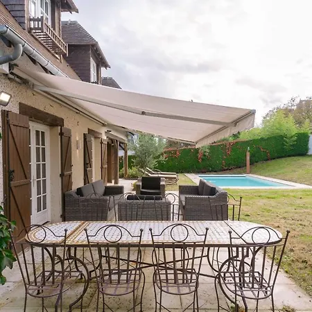 Norman House 160m2 With Pool At The Hippodrome Holiday home Deauville